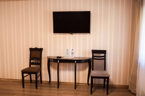 Отель Charivne Ozero