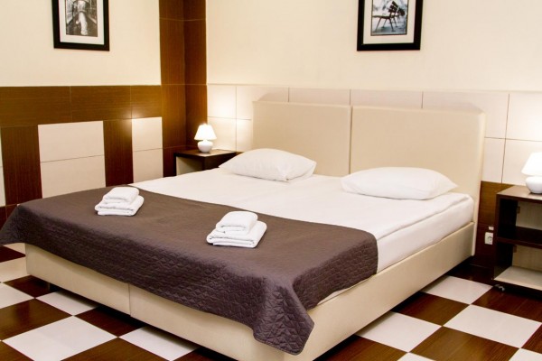 Отель Корона