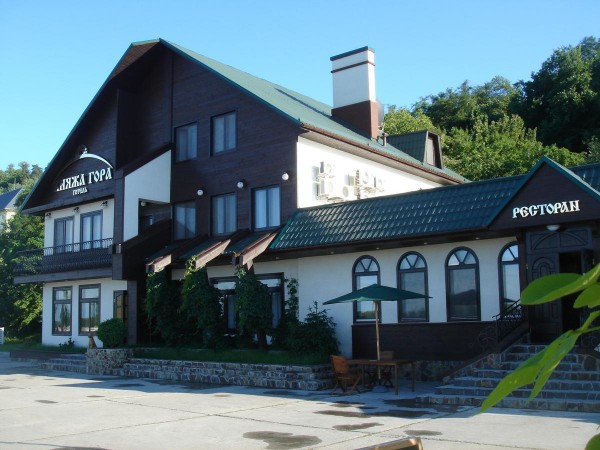 Хостел «У Поттера» розташований в місті Чернівці. Серед інших зручностей - цілодобова стійка реєстрації і загальна кухня. На в