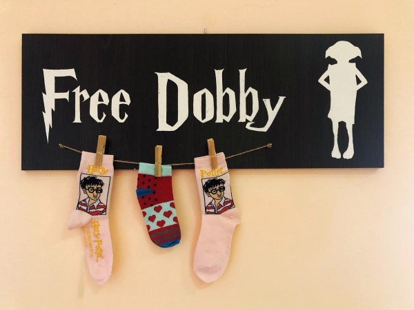 Отель «Каприз» розташований в місті Кам'янці-Подільському. До послуг гостей сад, цілодобова стійка реєстрації, трансфер від