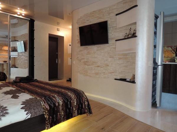 Отель «Кремінь» розташований в місті Кременець. До послуг гостей загальний лаундж, сад, тераса і безкоштовний Wi-Fi. Стійка ре