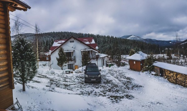 The country house "12 months" is located in the village of Myslovka, Ivano-Frankivsk region. There is