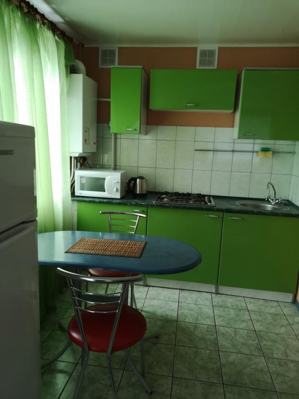 Большая студия со свежим ремонтом в центре