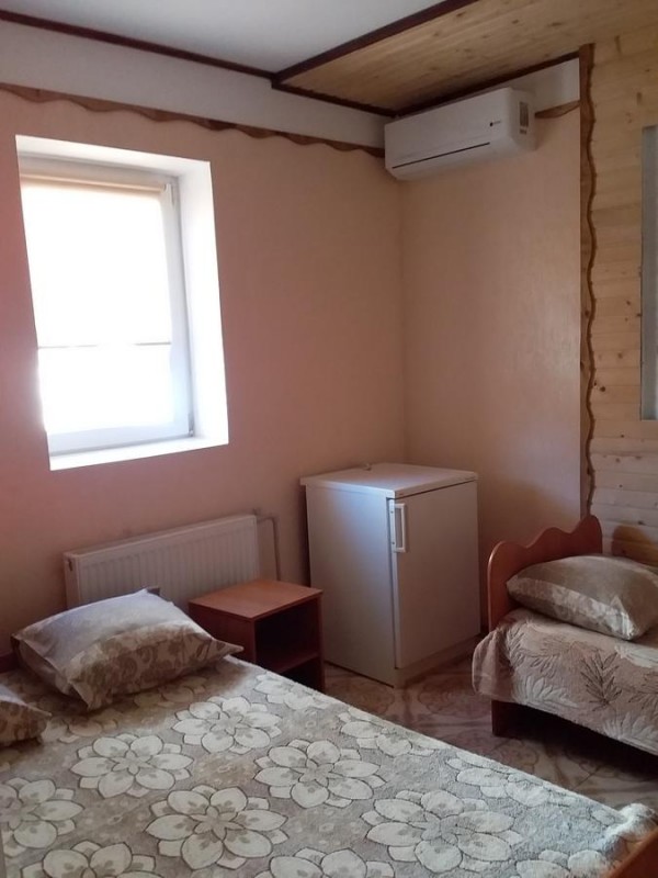 Готель пансіонат Людмила