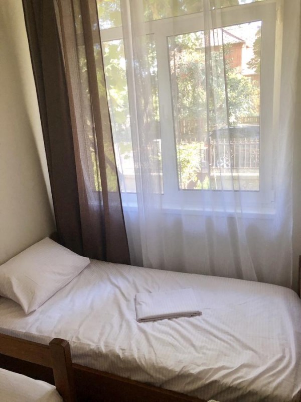 Хостел МК розташований в Миколаєві. Серед інших зручностей - цілодобова стійка реєстрації і загальна кухня. На всій території 