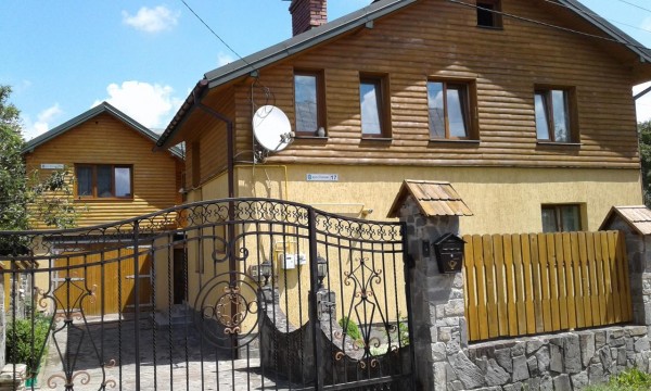 Заміський будинок Sadyba Skolivska Skelya