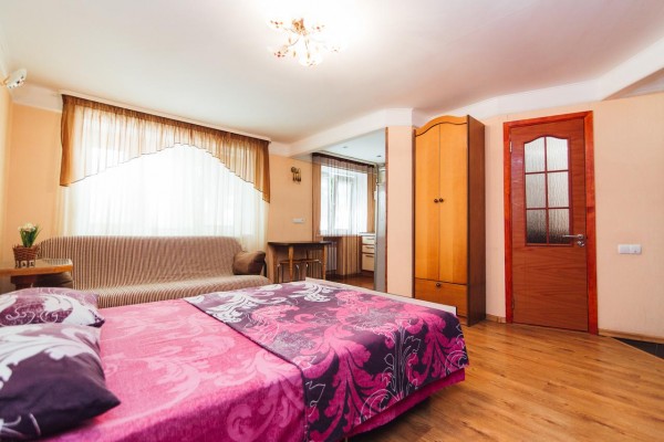 Апартаменти «На Новоморской, 7 поверх» з балконом розташовані в місті Суми в регіоні Суми. До послуг гостей безкоштовний Wi-Fi