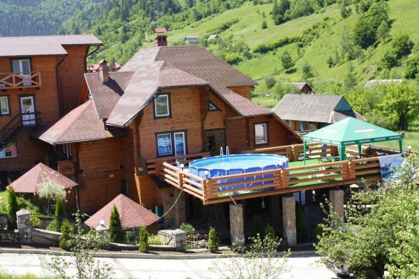 Одін з кращих варіантів, обраних нами в місті Славское.Отель «На пагорбі» з прямим доступом до лижних схилах розташований у Сл