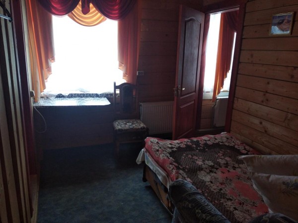 Хіт продажів в Славському! Гостьовий будинок Zoryani Karpaty з видом на гори розташований в селищі Славське, в 2,6 км від гори