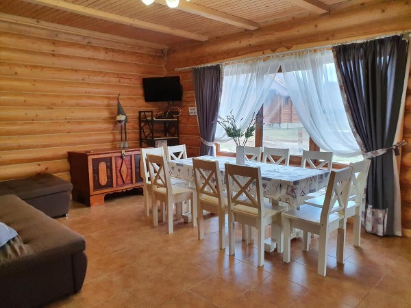 Комплекс «Аспен Віллідж» з безкоштовною приватною парковкою розташований в селі Микуличин в Івано-Франківській області.У всіх 