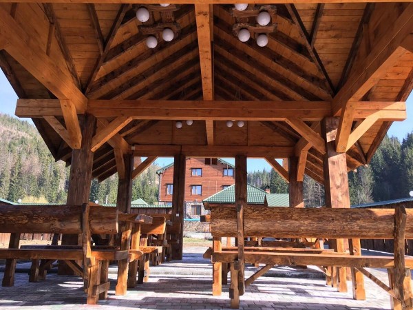 Гостевой будинок «Мілана» з терасою розташований в селищі Славське. У всіх номерах є балкон з видом на гори і безкоштовний Wi-