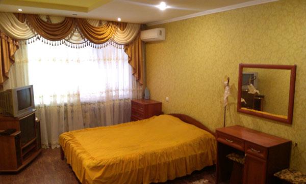 1 комн кв, с большой кроватью, рядом улица химиков