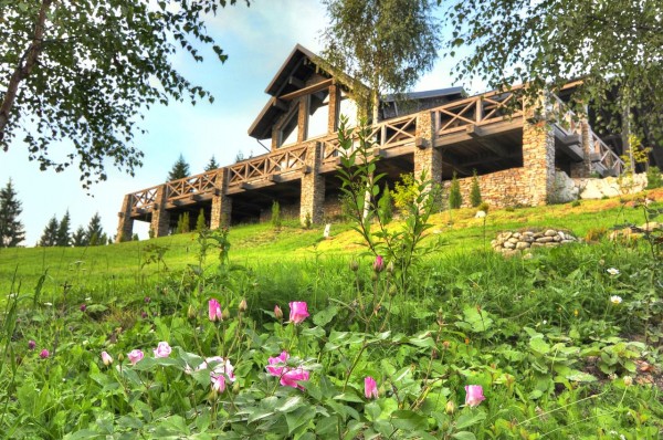 Комплекс шале Grey Goose розташований в Яблуниці. До послуг гостей приладдя для барбекю. До селища Ворохта - 19 км. До послуг 