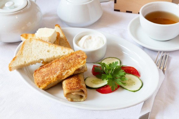 Отель і ресторан Premium Club розташований в місті Яремче, в 35 км від гірськолижного курорту Буковель. До послуг гостей сезон