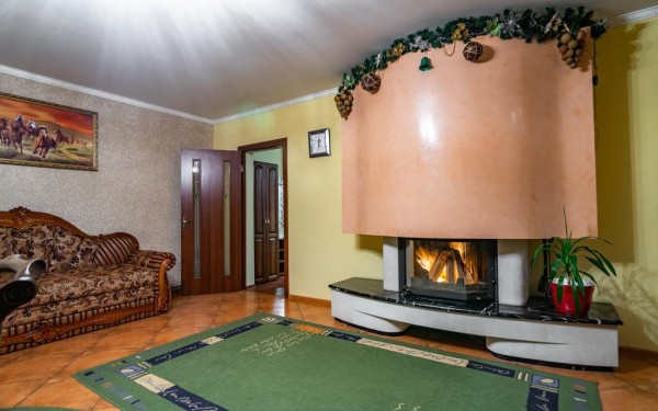 Вілла «Марія» розташована в місті Яблуниця, Івано-Франківська область. До послуг гостей безкоштовна приватна парковка.В замісь