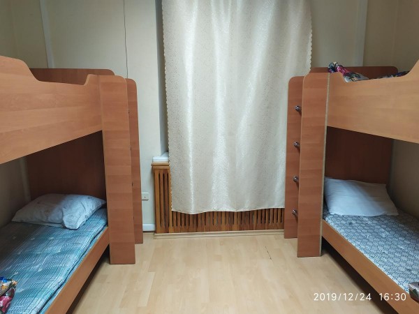 Хостел STOP розташований в Маріуполі. До послуг гостей безкоштовний Wi-Fi.В власній ванній кімнаті з душем надається фен.Луган