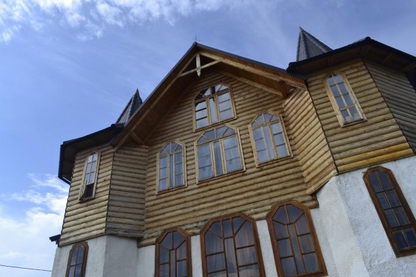 Хіт продажів в місті Яблуниця! Гостьовий будинок «У Дарина» розташований в селищі Яблуниця. До послуг гостей цілодобова стійка