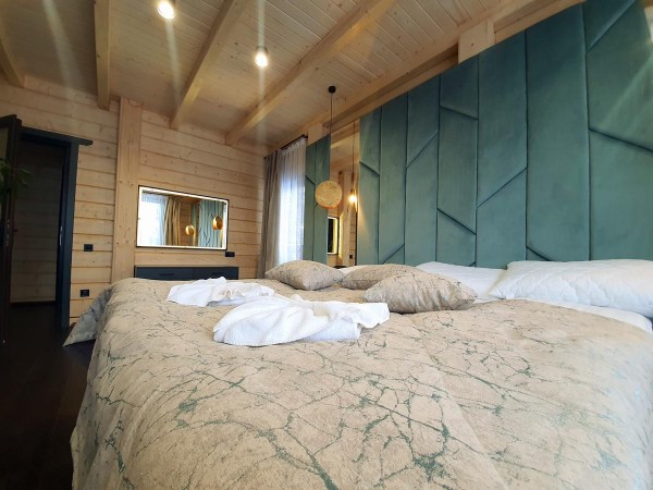 B Chalets Grey Goose