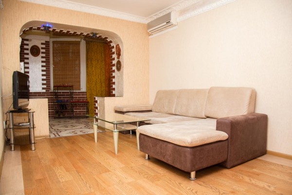  Located in Zaporozhye, Apartment on Patrioticheskaya Street offers a spa bath. It offers air conditi