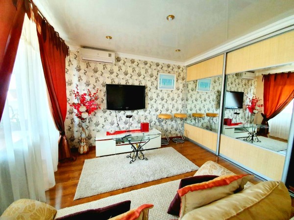 Квартира Вознесенська, 25