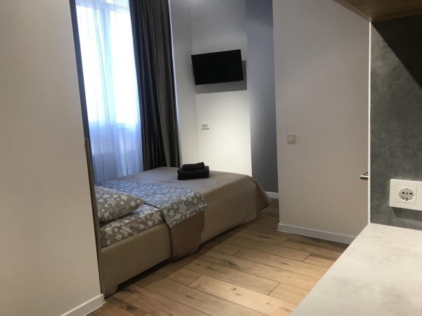 Апартаменти розташовані в 10 хвилинах ходьби від стадіону Дніпро-Арена і в 5 хвилинах - від Центрального парку. До послуг гост