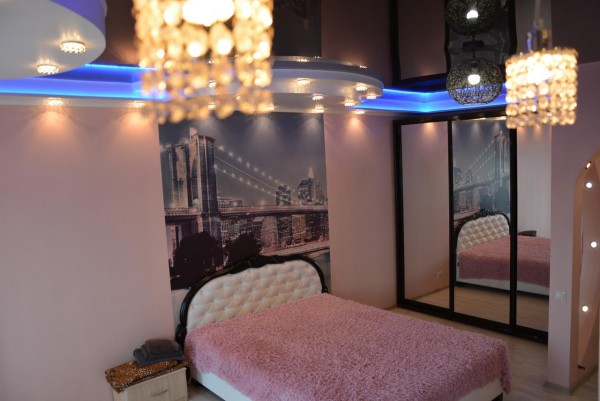 Апартаменти «* Де Еліте на Ливарній *» з безкоштовним Wi-Fi і видом на озеро розташовані в Дніпрі, всього в 900 метрах від гал