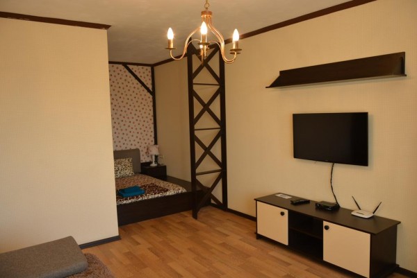 Lux na Mikhaila Grushevskogo 1