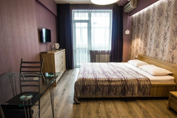 F / A Solo Apartment Drahomanov