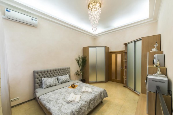 2х комнатная квартира на вулиця Володимирська 12В