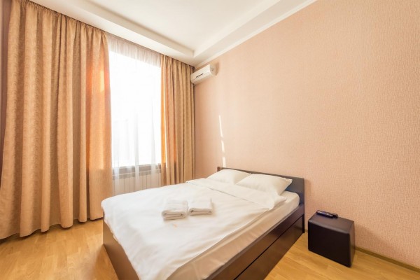 Apartment on Zhylianska