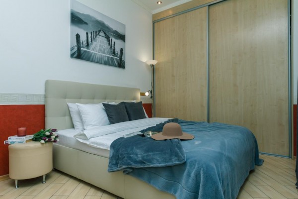 F /A Дикат на Льва Толстого