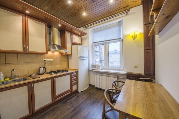 F -E C Central Apartments on Prorizna