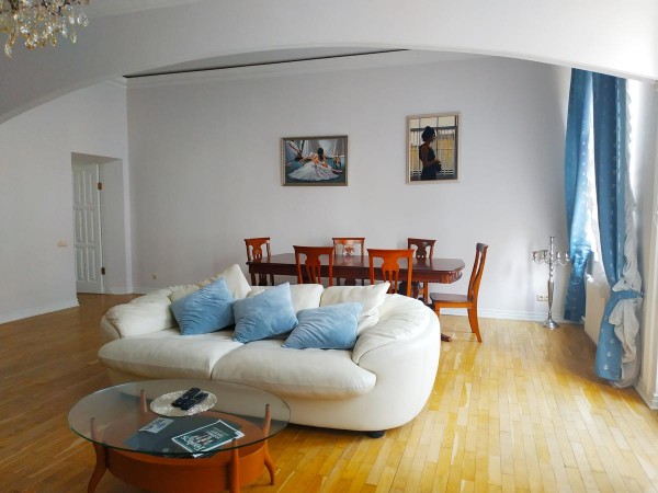 Квартира на Севастопольській площі