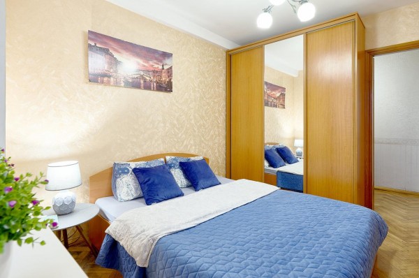 V45-67 Два окремі спальні - Олімпійський стадіон - Палац спорту - вул. Гуллівер - вул. Велика Васильківська, 45