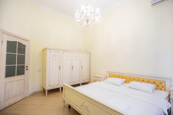 F /A Kiev Accommodation Apartment on Mikhaylovskiy lane
