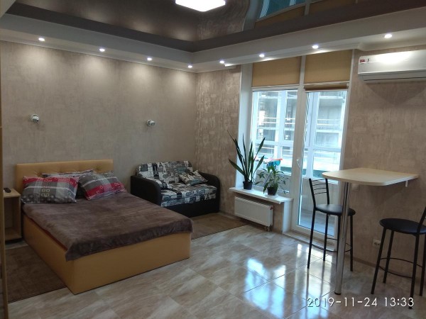 Квартира студія біля метро Нивки Новий будинок