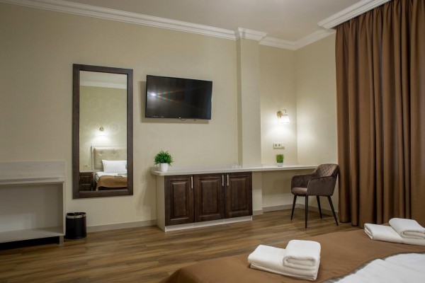 F -E C Mini Hotel Colors Lvov на вул. Гніки