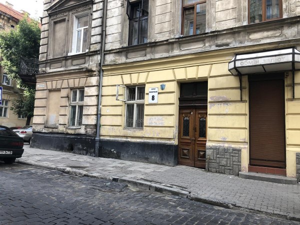 Ethno-art apt close to the Opera theatre