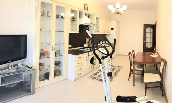 Красива 2-кімнатна квартира біля моря