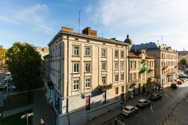 Classic stylish 3-room. Apartment at theatrical (center)