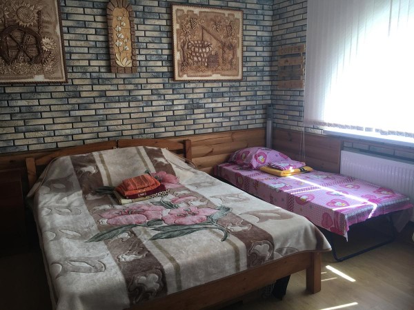 Е Ф Будиночок для відпочинку