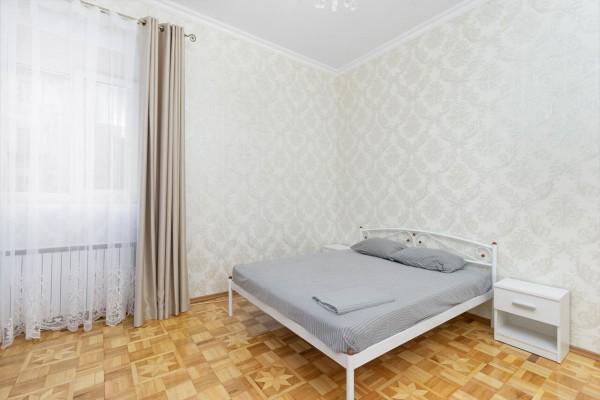 Deribasivska Prestige 2-bedroom Apartment