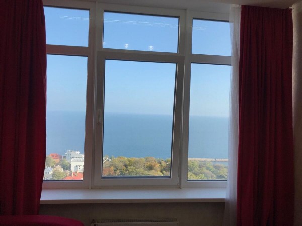 Квартира студія, вид на море, укомплектована, техніка, меблі, кондиціонер, панорама