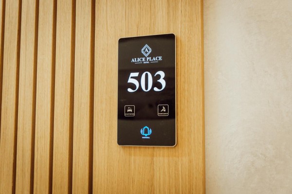 Готель Alice Place Hotel