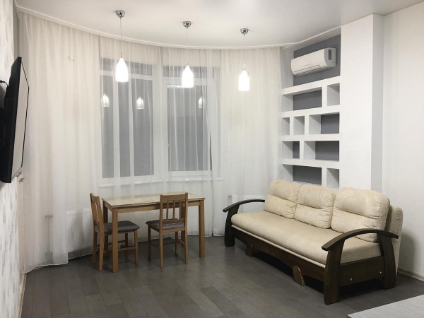 Сучасна квартира у моря