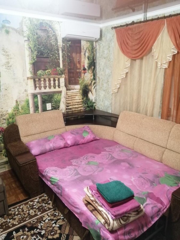 Cozy apartment on Lusanovka