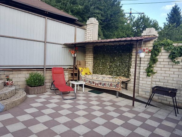 Cozy guest house in the district of 16 tbsp. Big Fountain