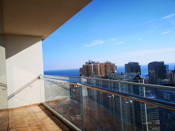 Елітна квартира в Аркадії з видом на море.