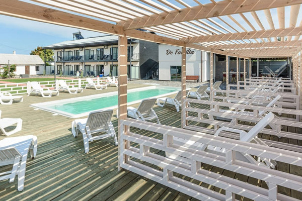Hotel De Familia, Berdyansk
