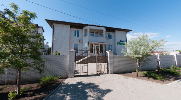 Демократичний готель "Флора" поруч з пляжем, Бердянськ